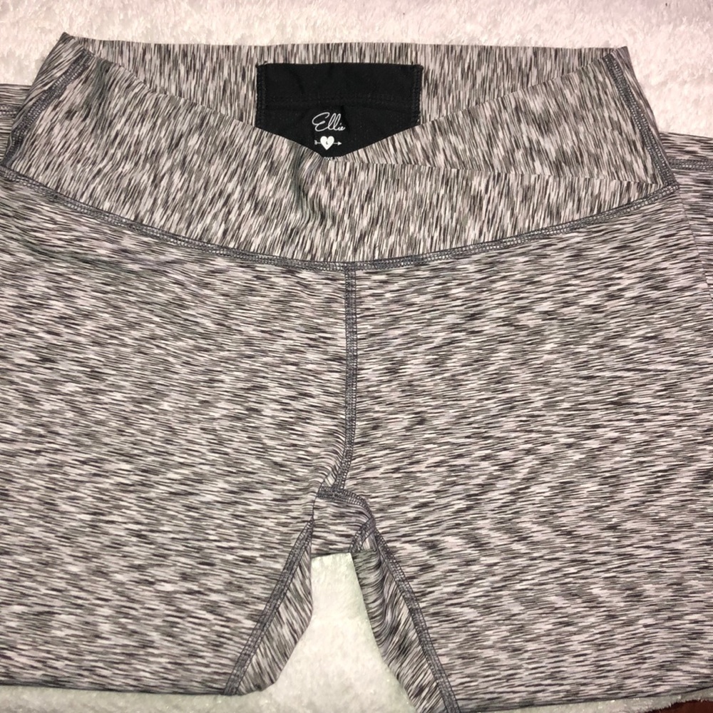 Ellie Capri leggings